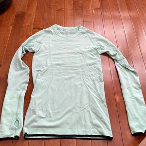 Lululemon Swiftly long sleeve tee size 4 EUC